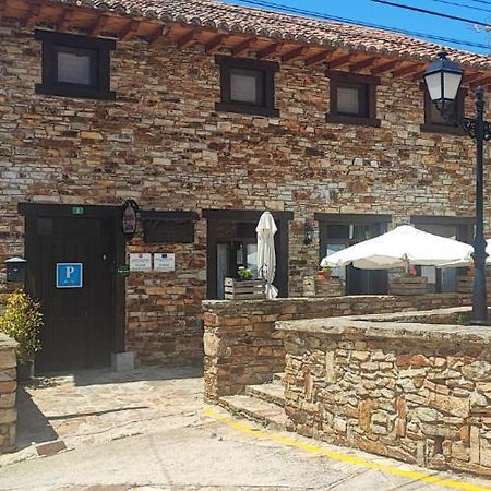 Posada De Serrada Serrada de la Fuente Buitenkant foto